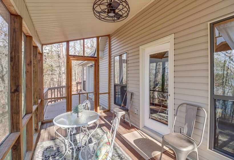 Lakefront Arkansas Home W/ Deck, Grill & Cornhole!