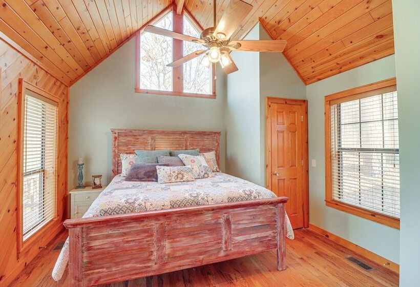 Lakefront Arkansas Home W/ Deck, Grill & Cornhole!