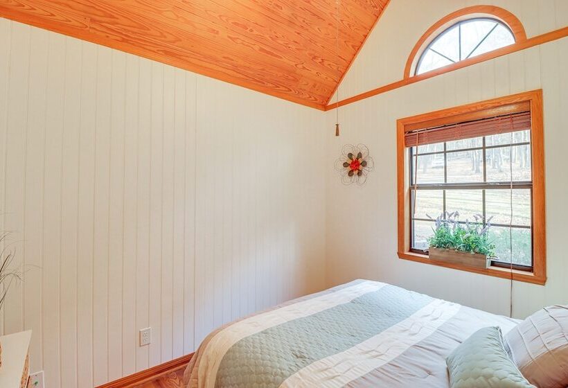 Lakefront Arkansas Home W/ Deck, Grill & Cornhole!