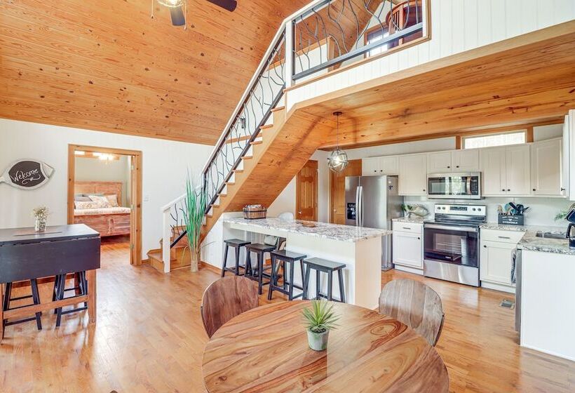 Lakefront Arkansas Home W/ Deck, Grill & Cornhole!