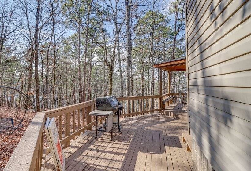 Lakefront Arkansas Home W/ Deck, Grill & Cornhole!
