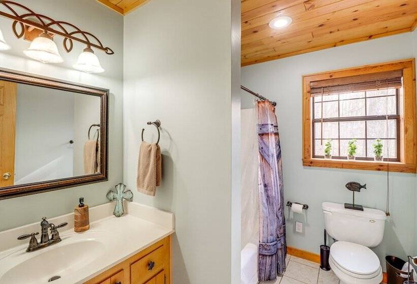 Lakefront Arkansas Home W/ Deck, Grill & Cornhole!