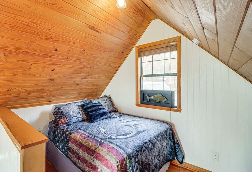 Lakefront Arkansas Home W/ Deck, Grill & Cornhole!