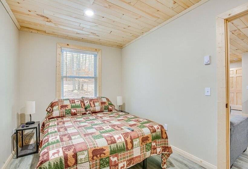 Michigan Retreat W/ Fire Pit & Grill, Near Lakes!