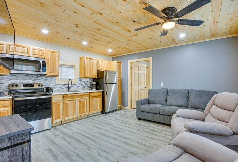 Michigan Retreat W/ Fire Pit & Grill, Near Lakes!