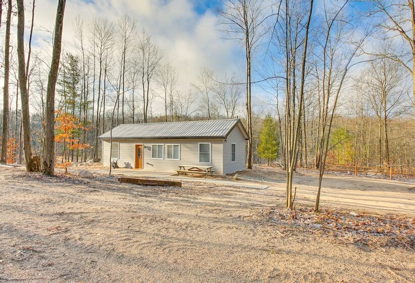 Michigan Retreat W/ Fire Pit & Grill, Near Lakes!