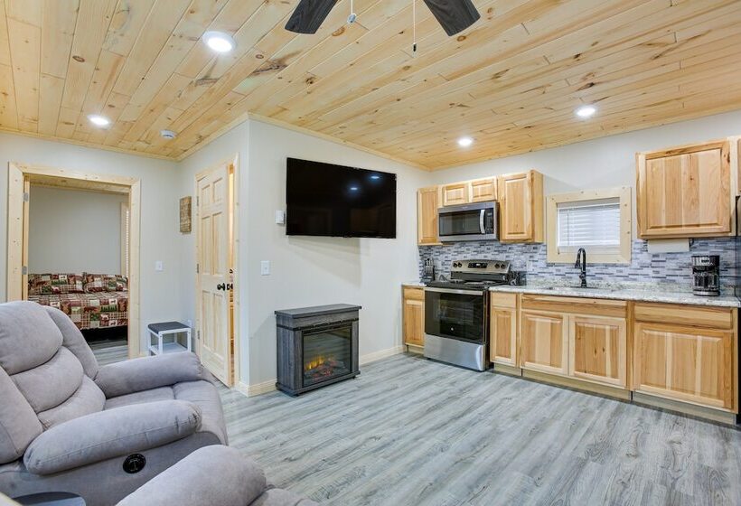 Michigan Retreat W/ Fire Pit & Grill, Near Lakes!