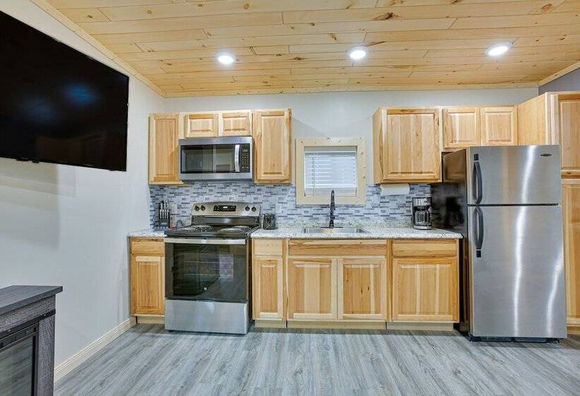 Michigan Retreat W/ Fire Pit & Grill, Near Lakes!