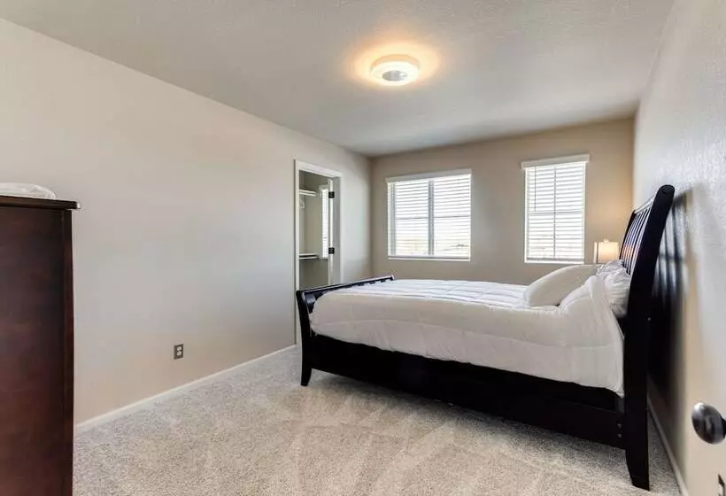 17 Mi To Downtown Denver: Modern Aurora Home!