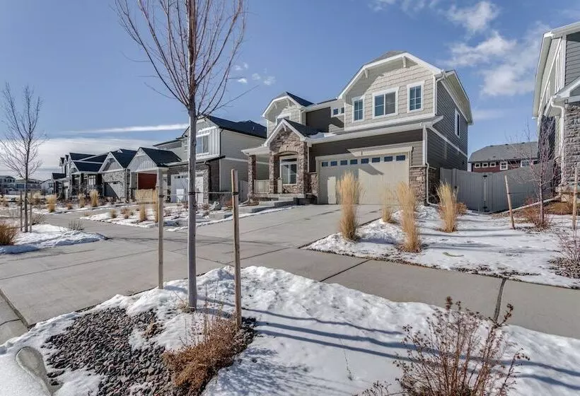 17 Mi To Downtown Denver: Modern Aurora Home!