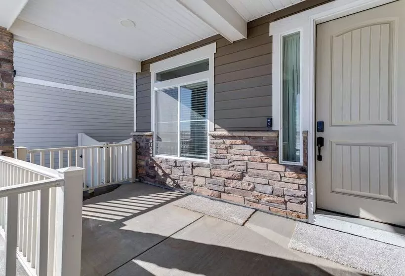 17 Mi To Downtown Denver: Modern Aurora Home!
