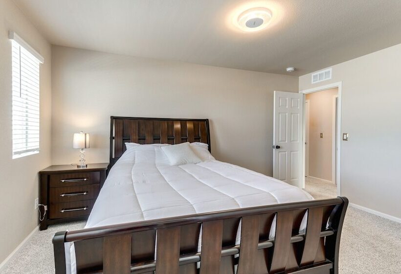 17 Mi To Downtown Denver: Modern Aurora Home!