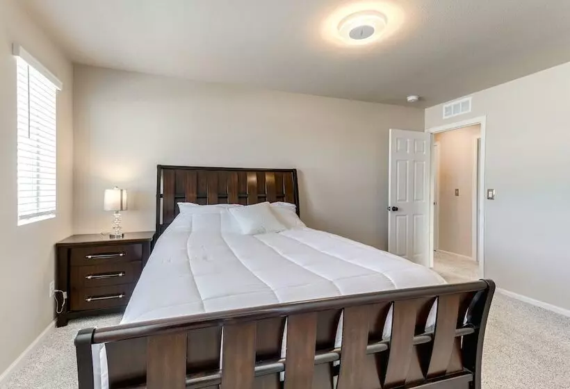 17 Mi To Downtown Denver: Modern Aurora Home!