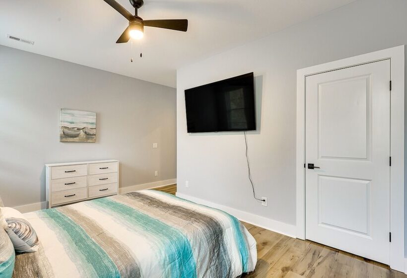 Oak Island Coastal Home W/ Covered Deck!