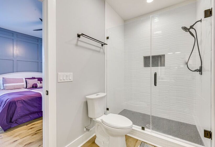 Oak Island Coastal Home W/ Covered Deck!