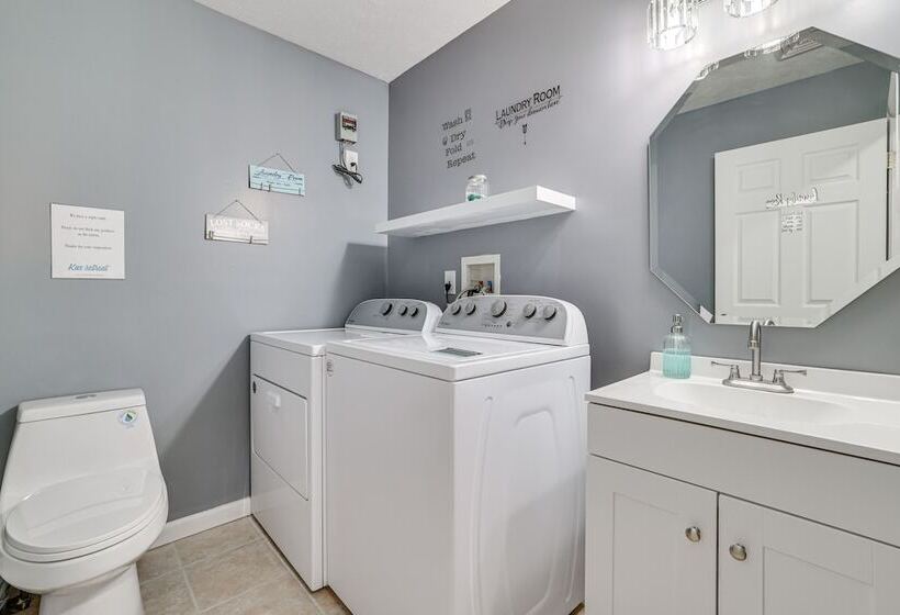 Pennsylvania Home W/ Hot Tub: 7 Mi To Kalahari!