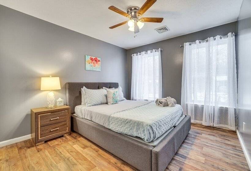 Pennsylvania Home W/ Hot Tub: 7 Mi To Kalahari!