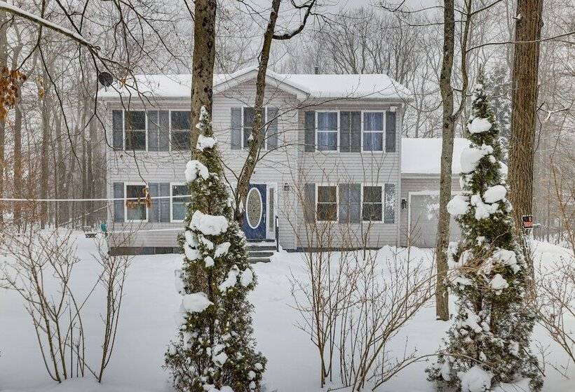 Pennsylvania Home W/ Hot Tub: 7 Mi To Kalahari!