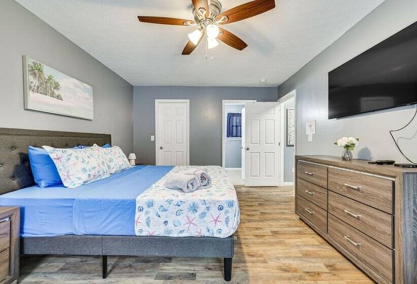 Pennsylvania Home W/ Hot Tub: 7 Mi To Kalahari!