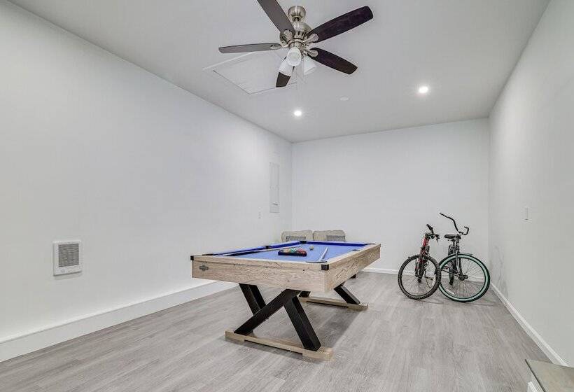 Pennsylvania Home W/ Hot Tub: 7 Mi To Kalahari!