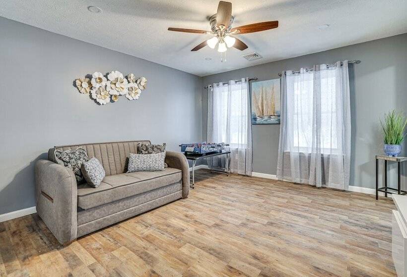 Pennsylvania Home W/ Hot Tub: 7 Mi To Kalahari!