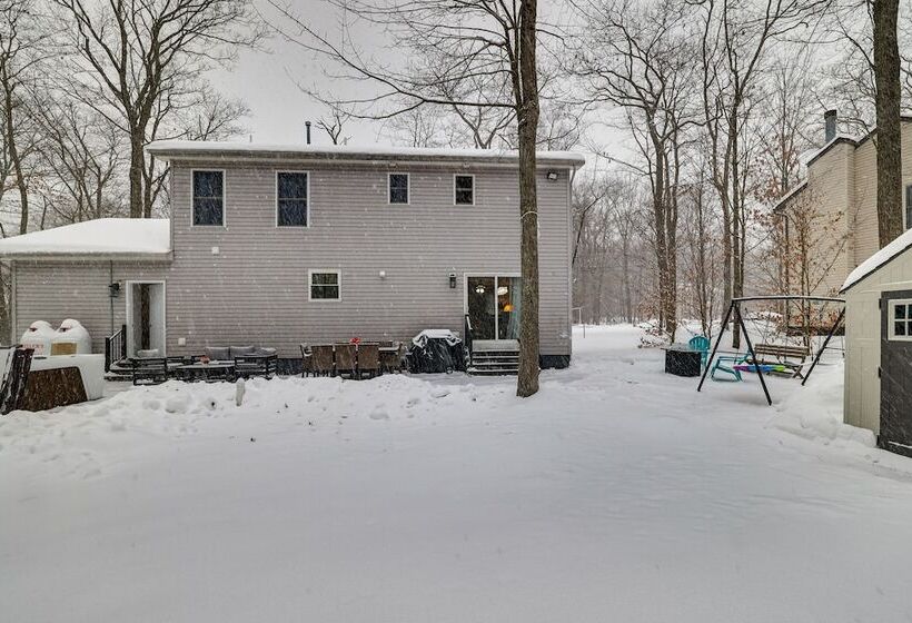 Pennsylvania Home W/ Hot Tub: 7 Mi To Kalahari!