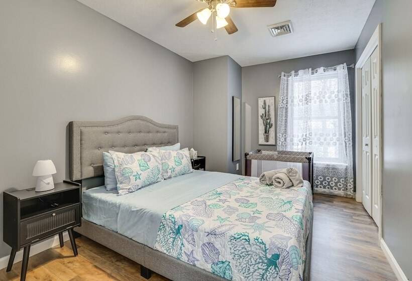 Pennsylvania Home W/ Hot Tub: 7 Mi To Kalahari!