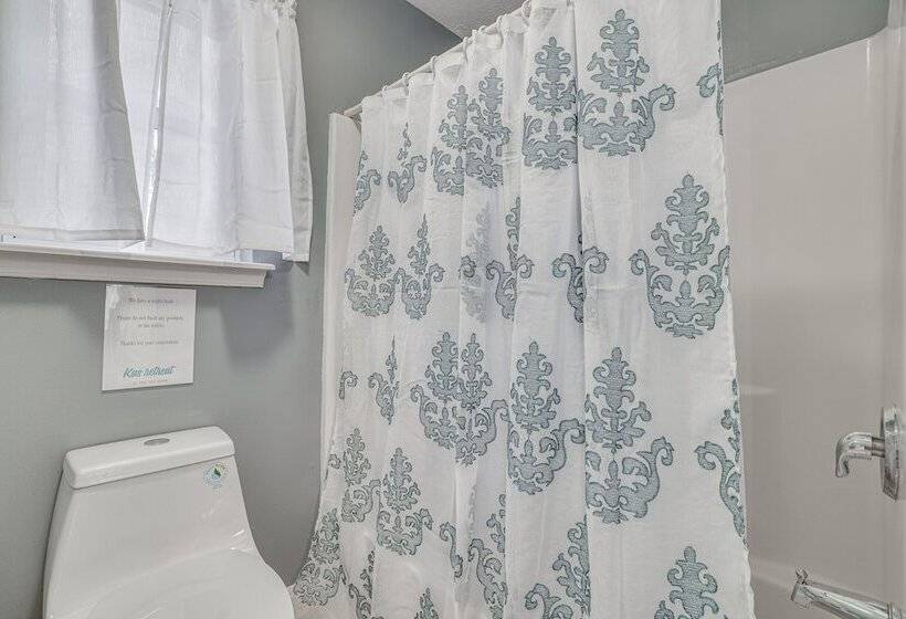 Pennsylvania Home W/ Hot Tub: 7 Mi To Kalahari!