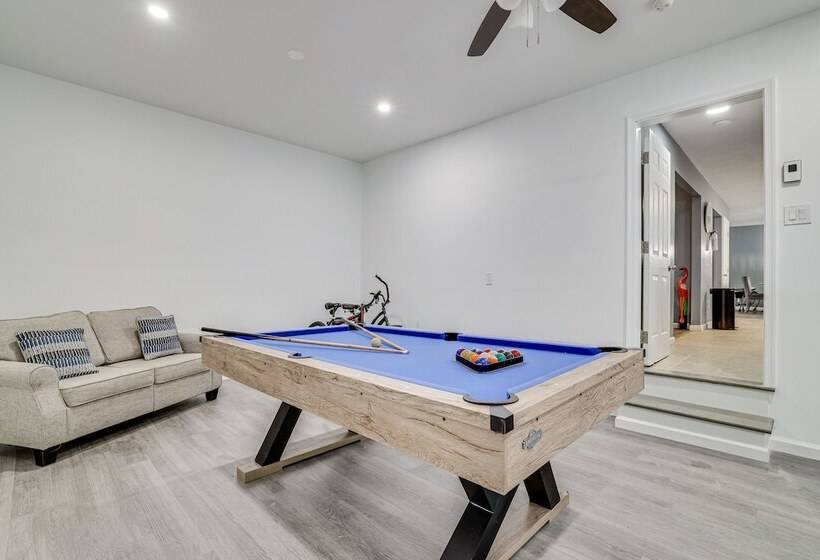 Pennsylvania Home W/ Hot Tub: 7 Mi To Kalahari!