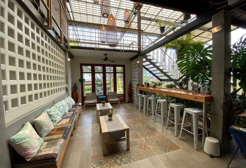 Pensão Lux Homestay