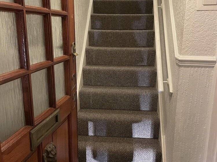 레지던스 Inviting 2 Bed House In Birmingham