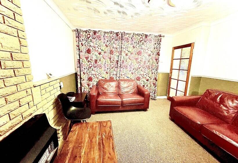 레지던스 Inviting 2 Bed House In Birmingham