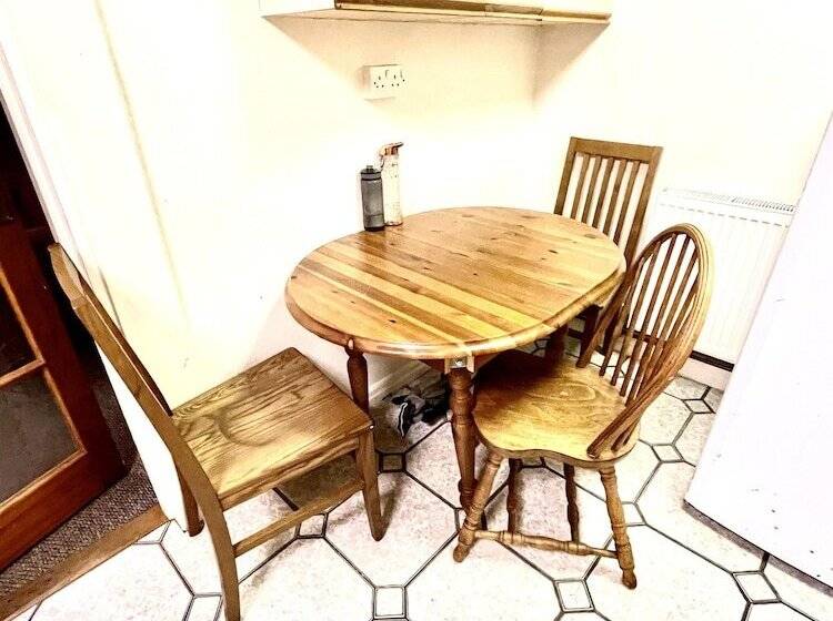 레지던스 Inviting 2 Bed House In Birmingham