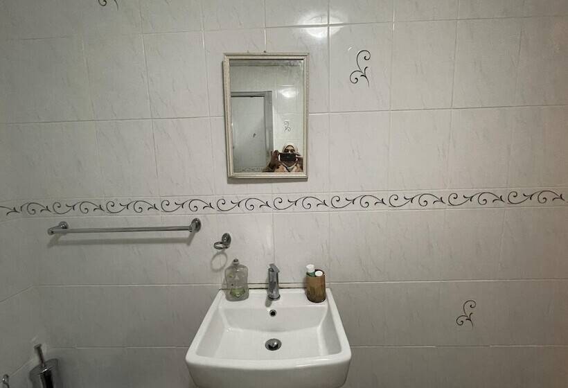 레지던스 Inviting 2 Bed House In Birmingham