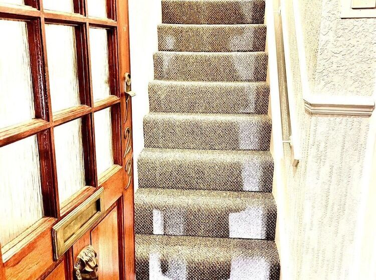 레지던스 Inviting 2 Bed House In Birmingham