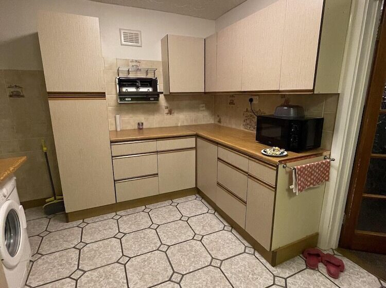 레지던스 Inviting 2 Bed House In Birmingham