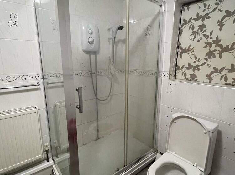 레지던스 Inviting 2 Bed House In Birmingham