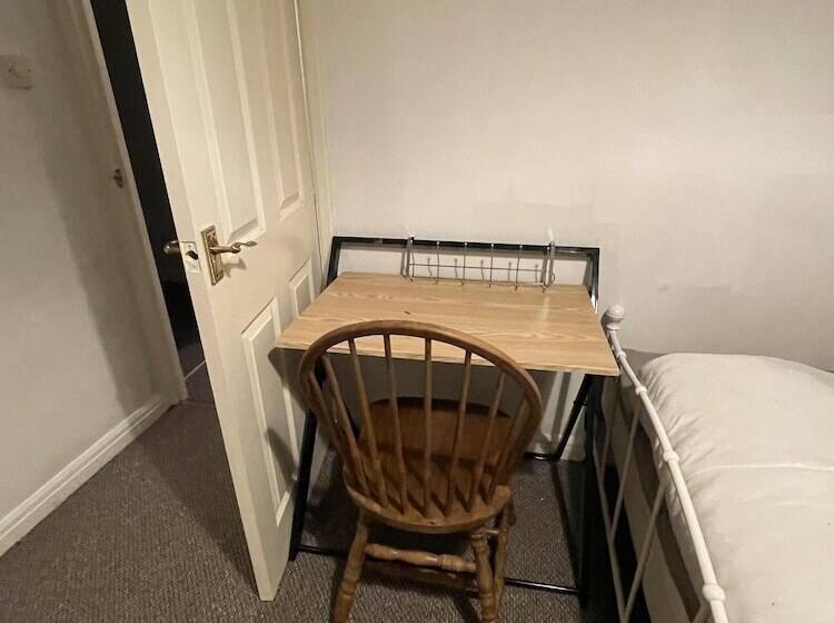 레지던스 Inviting 2 Bed House In Birmingham