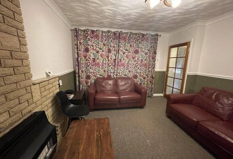 레지던스 Inviting 2 Bed House In Birmingham