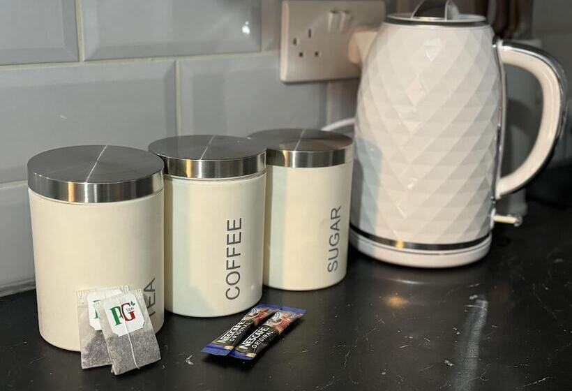 Rezydencja Stunning 4 Bed House In Leeds Close To Center