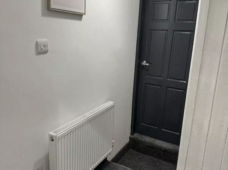 Residenssi Stunning 4 Bed House In Leeds Close To Center