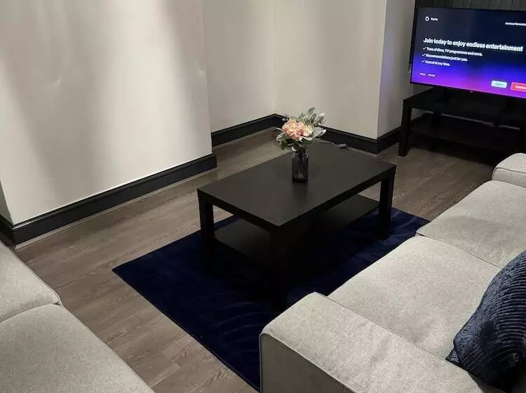 Residenssi Stunning 4 Bed House In Leeds Close To Center