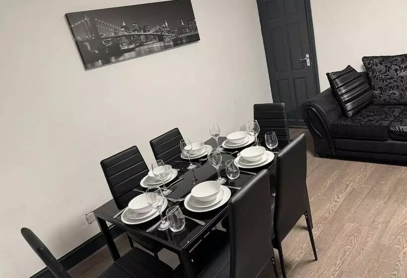 Residenssi Stunning 4 Bed House In Leeds Close To Center