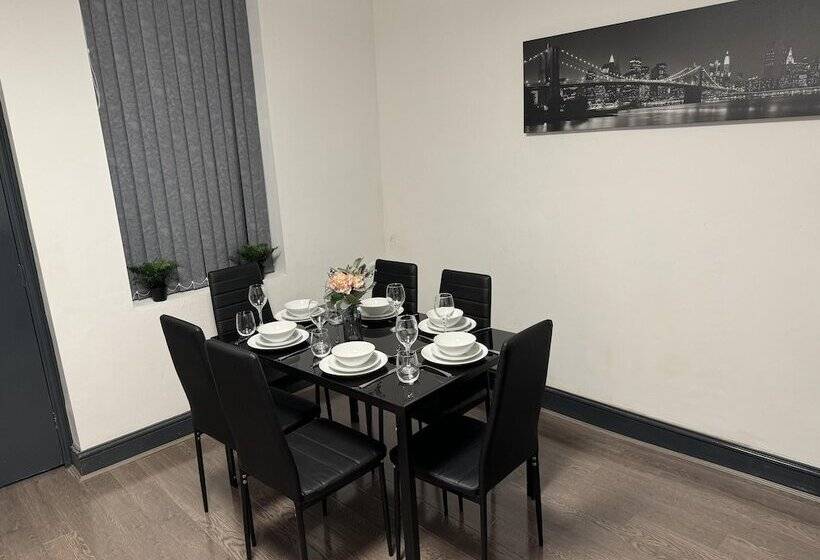 Rezydencja Stunning 4 Bed House In Leeds Close To Center