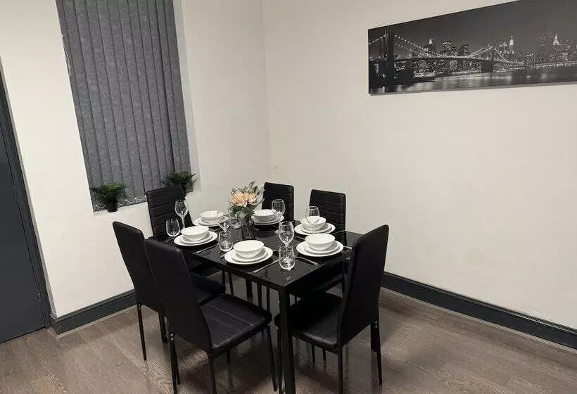 Residenssi Stunning 4 Bed House In Leeds Close To Center