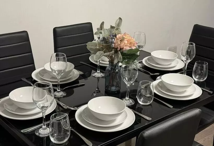 Residenssi Stunning 4 Bed House In Leeds Close To Center