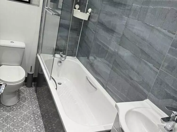 Residenssi Stunning 4 Bed House In Leeds Close To Center