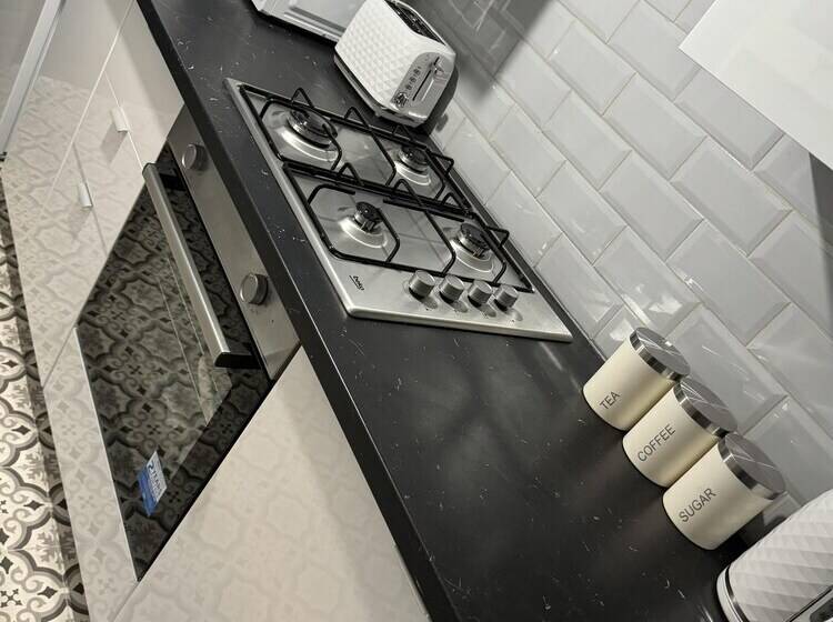 Rezydencja Stunning 4 Bed House In Leeds Close To Center