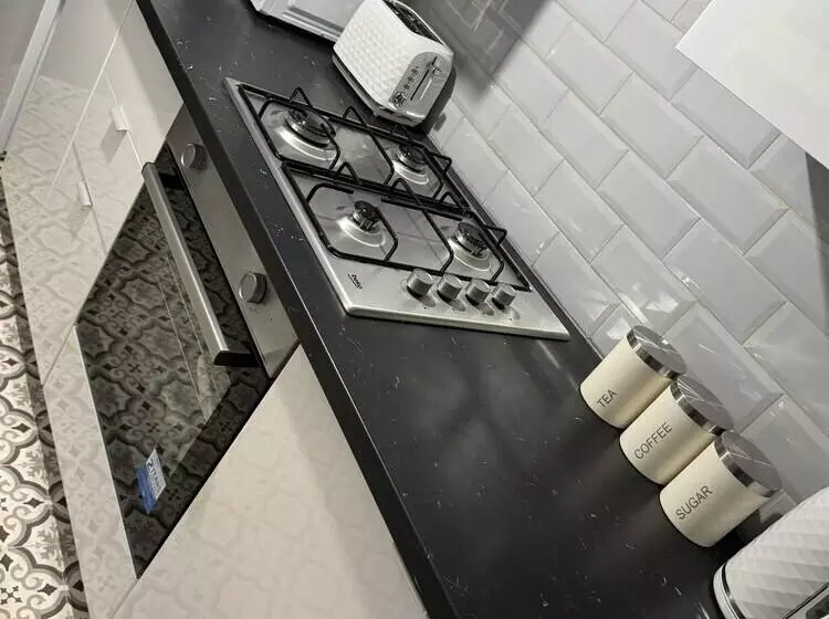 Residenssi Stunning 4 Bed House In Leeds Close To Center