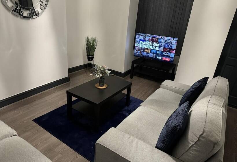 Rezydencja Stunning 4 Bed House In Leeds Close To Center